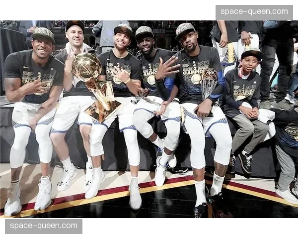 赛后述评：勇士五小阵容失效，面对高大化球队时防守效率暴跌